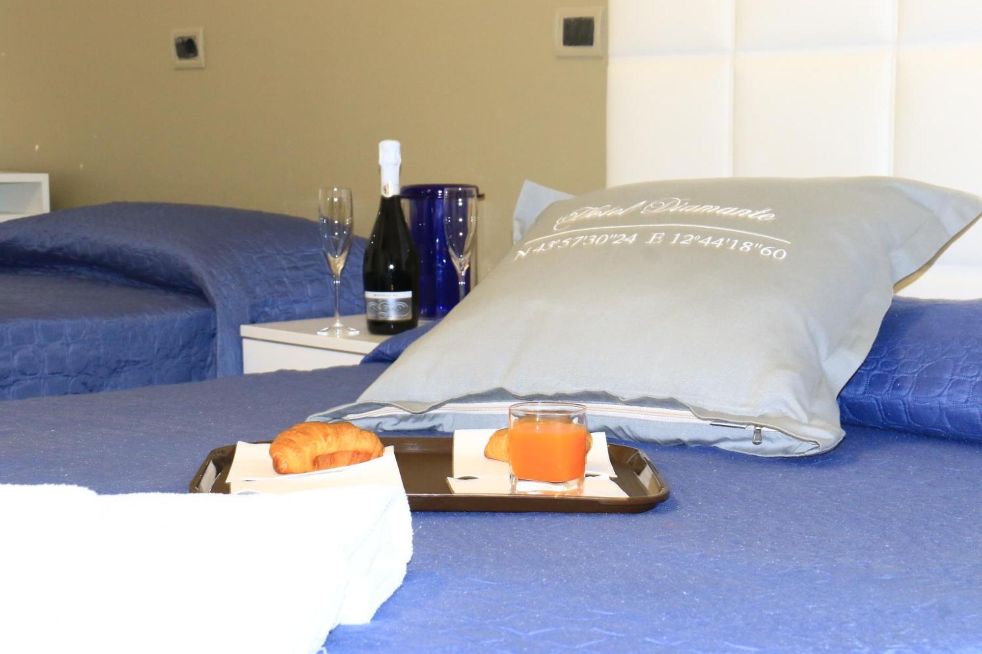Hotel Diamante Cattolica Eksteriør billede