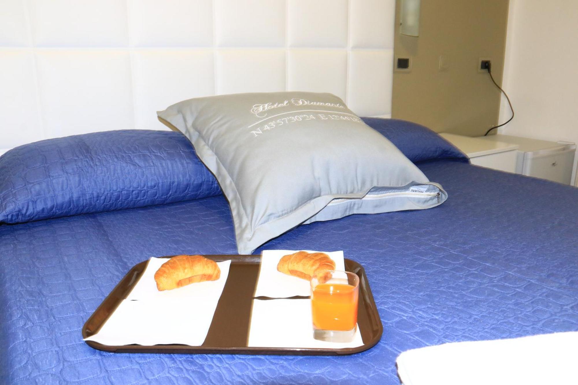 Hotel Diamante Cattolica Eksteriør billede