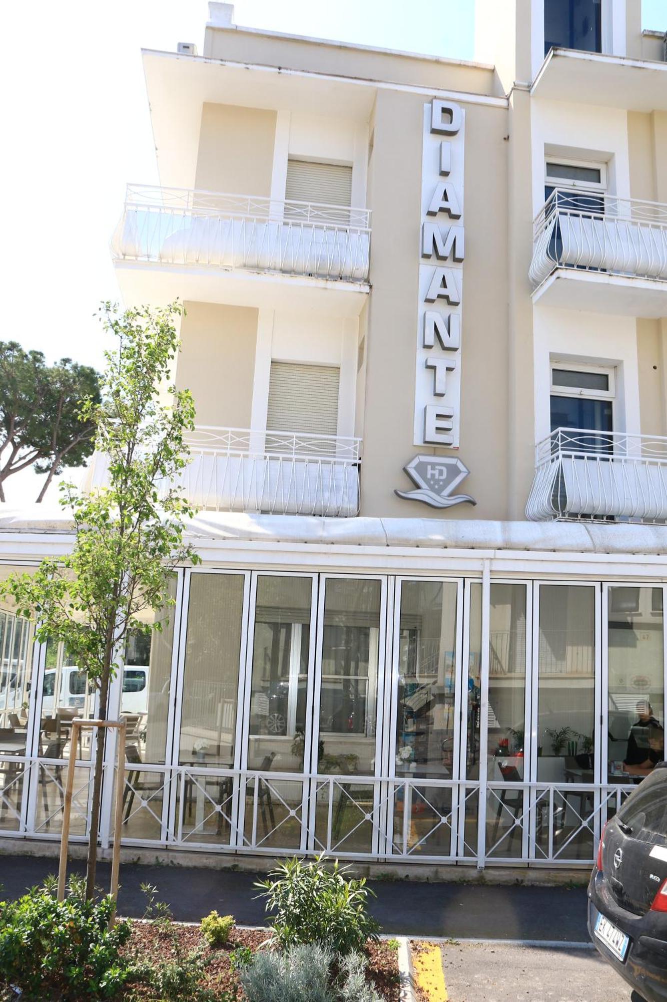 Hotel Diamante Cattolica Eksteriør billede