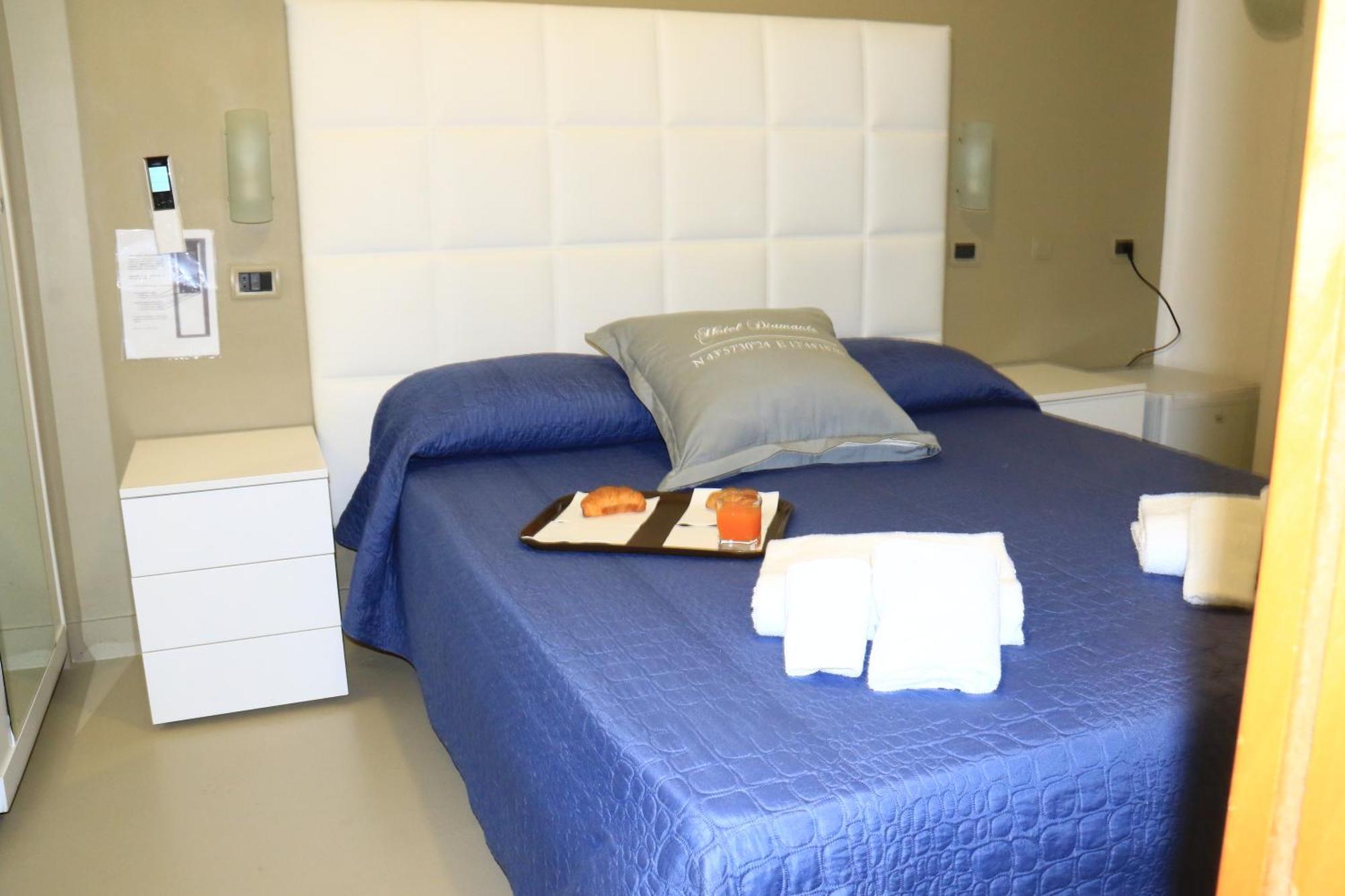 Hotel Diamante Cattolica Eksteriør billede