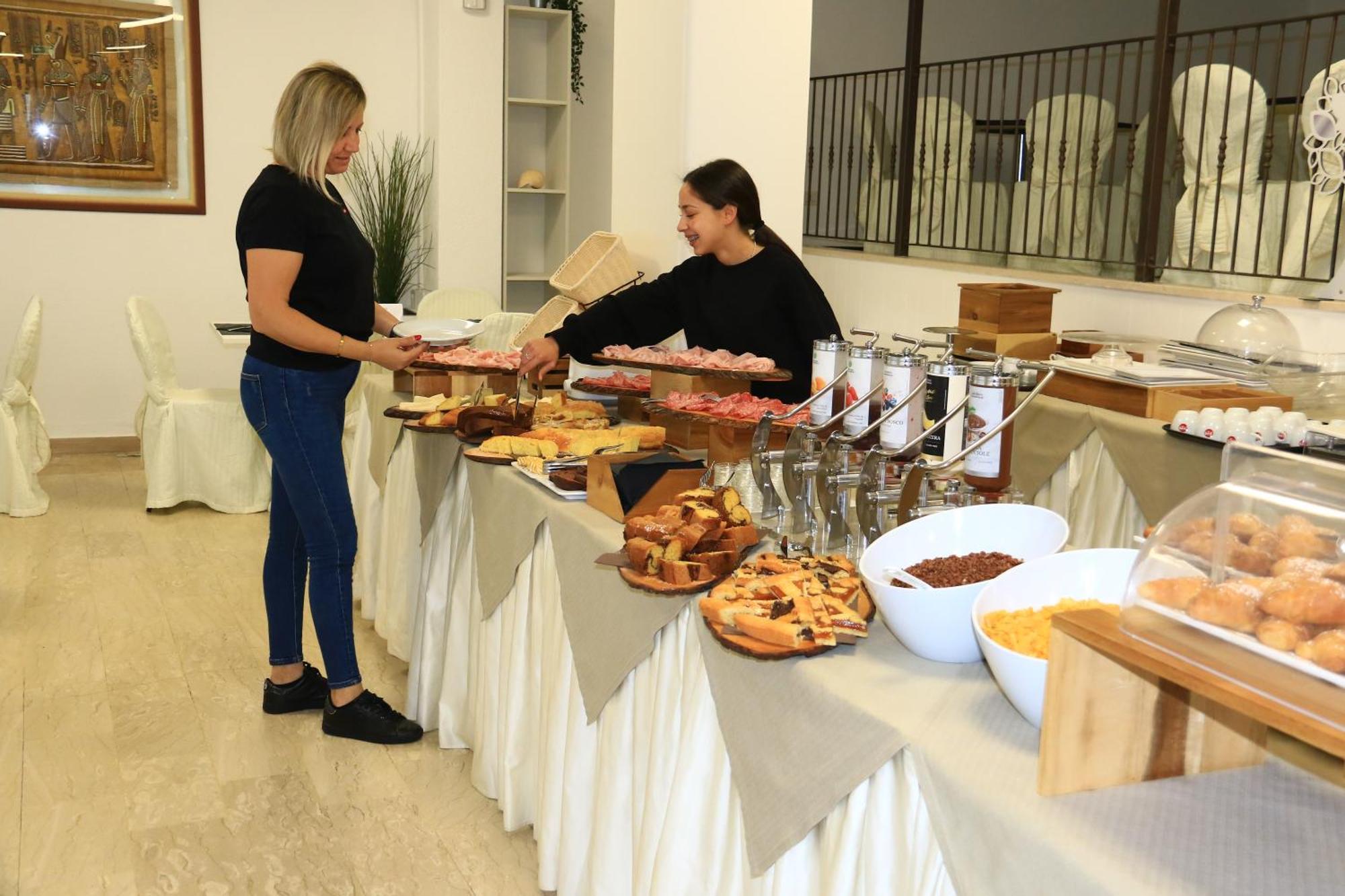 Hotel Diamante Cattolica Eksteriør billede