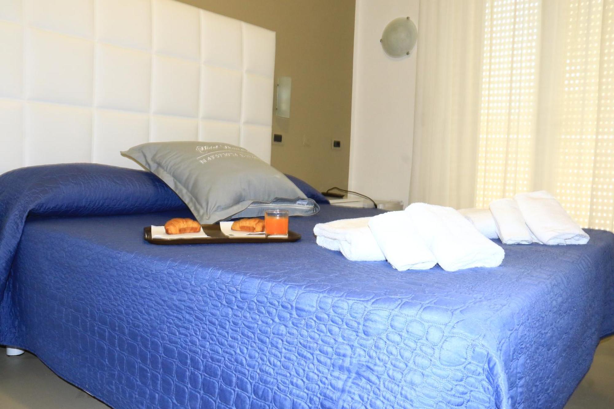 Hotel Diamante Cattolica Eksteriør billede