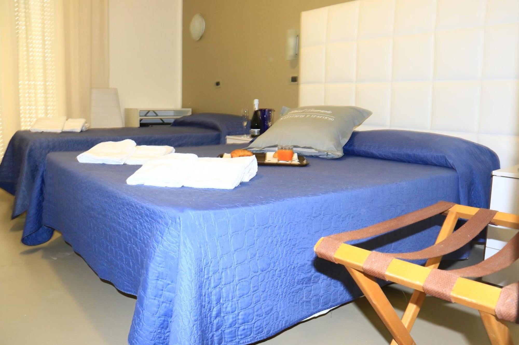 Hotel Diamante Cattolica Eksteriør billede