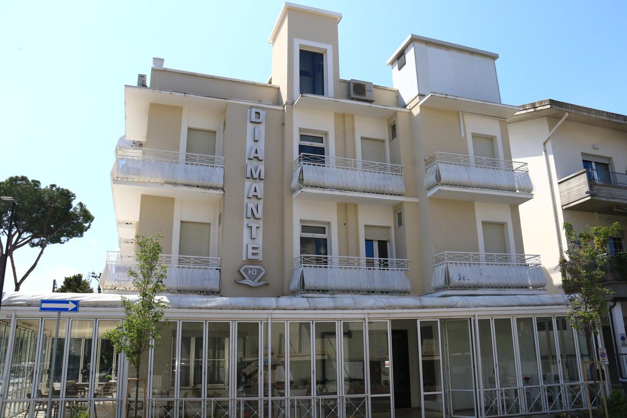 Hotel Diamante Cattolica Eksteriør billede