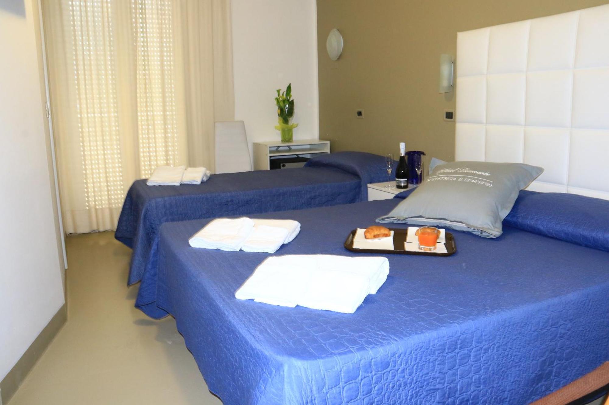 Hotel Diamante Cattolica Eksteriør billede