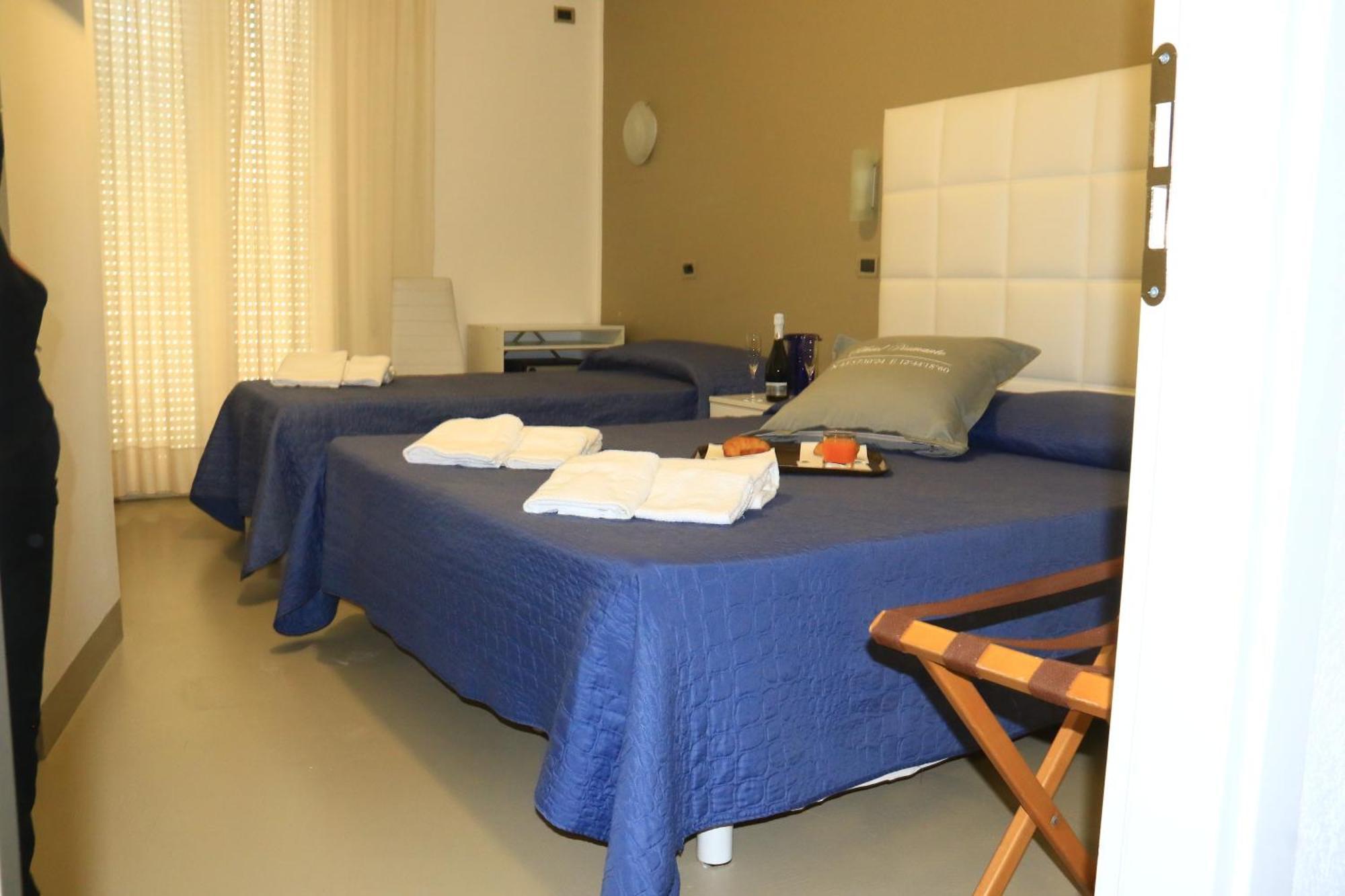 Hotel Diamante Cattolica Eksteriør billede