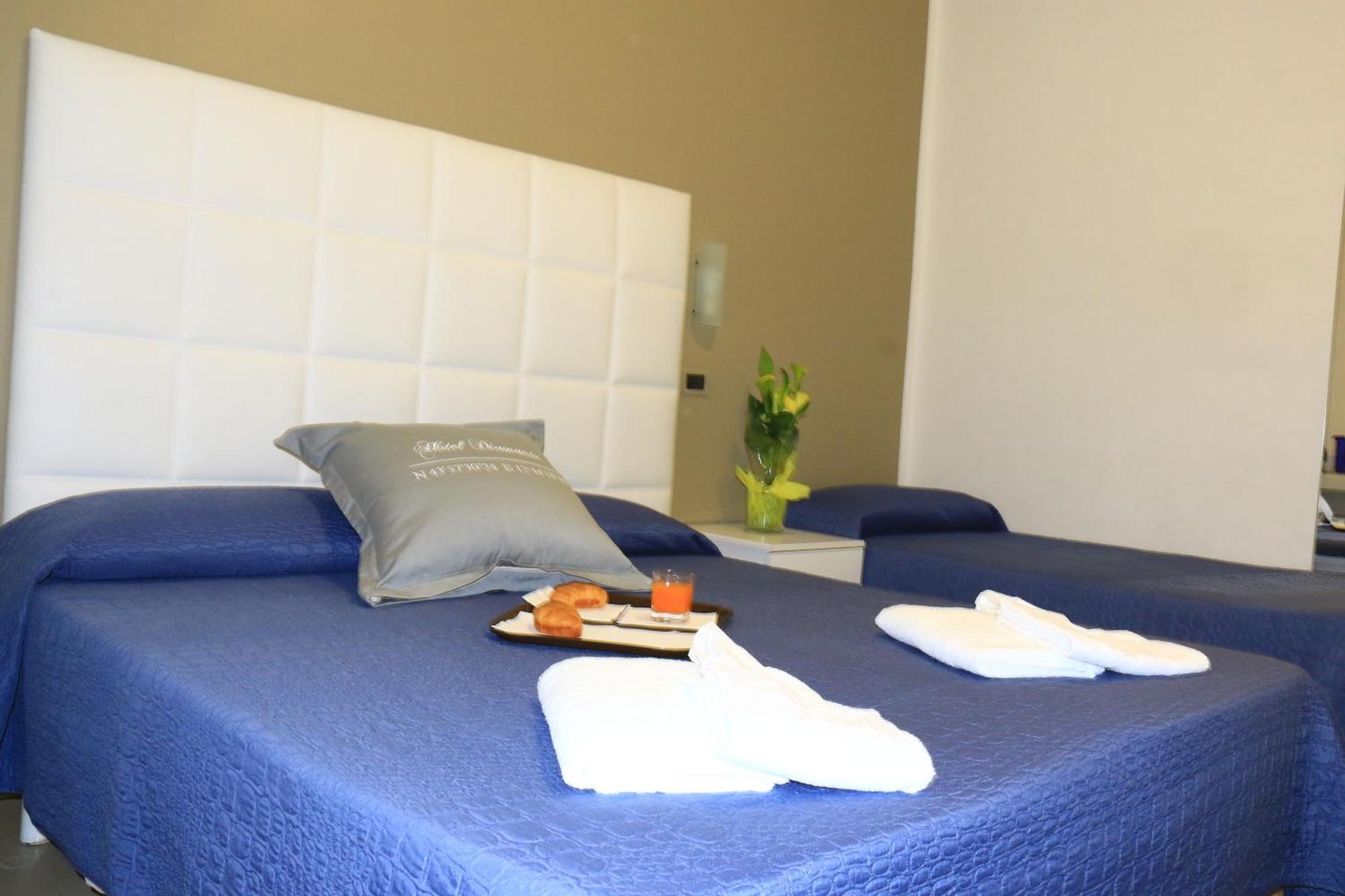 Hotel Diamante Cattolica Eksteriør billede