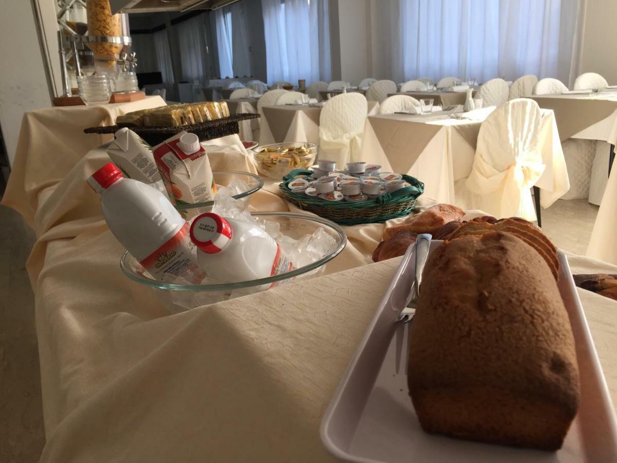 Hotel Diamante Cattolica Eksteriør billede