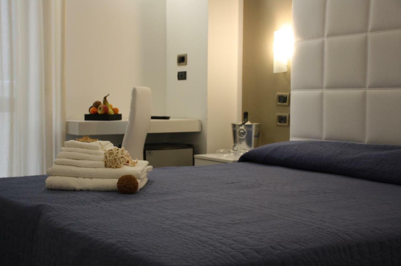 Hotel Diamante Cattolica Eksteriør billede