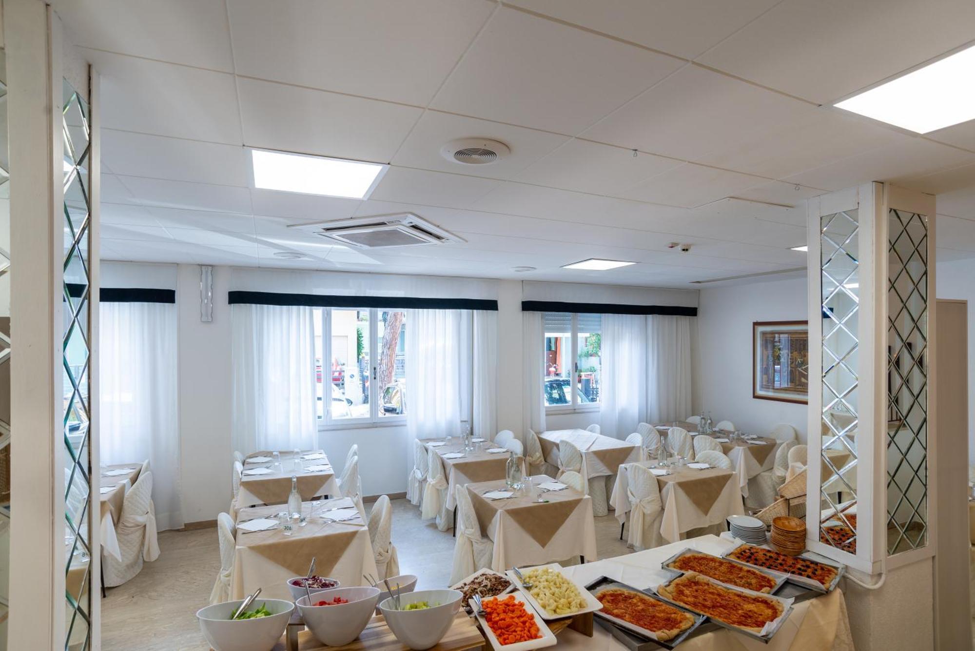 Hotel Diamante Cattolica Eksteriør billede