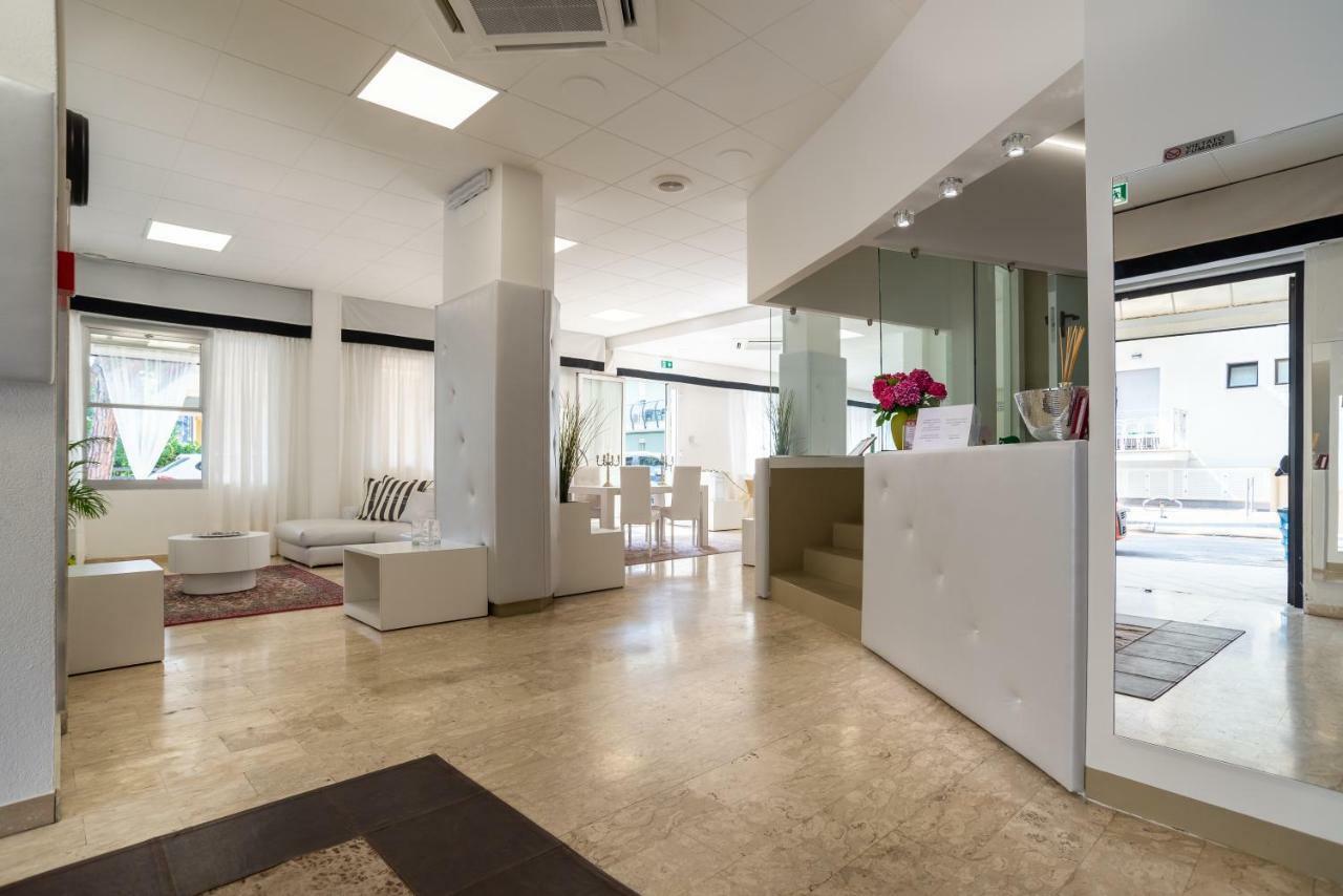 Hotel Diamante Cattolica Eksteriør billede